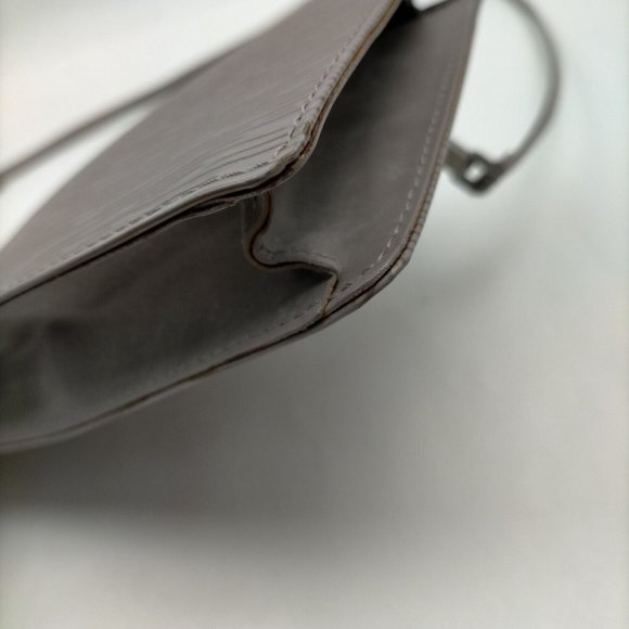 Louis Vuitton PEPPER EPI ROCHELLE BELT BAG - Picture 9 of 17